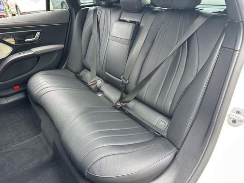 MANUFAKTUR Diamond White Metallic 2022 Mercedes-Benz EQS 580 4MATIC