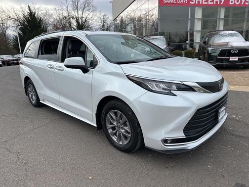 2022 Toyota Sienna XLE