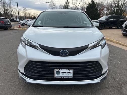 2022 Toyota Sienna XLE
