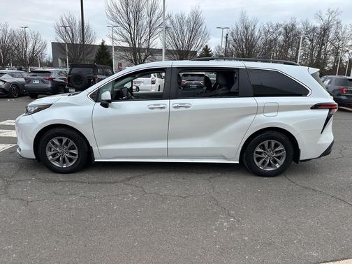 2022 Toyota Sienna XLE