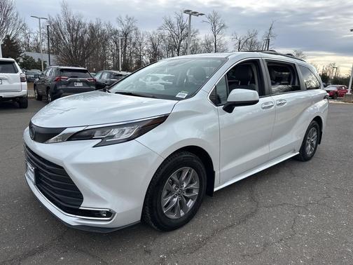 2022 Toyota Sienna XLE