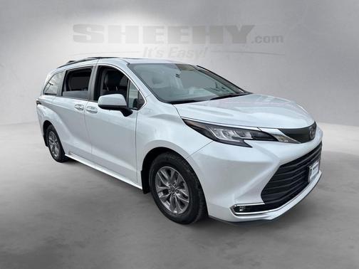 2022 Toyota Sienna XLE