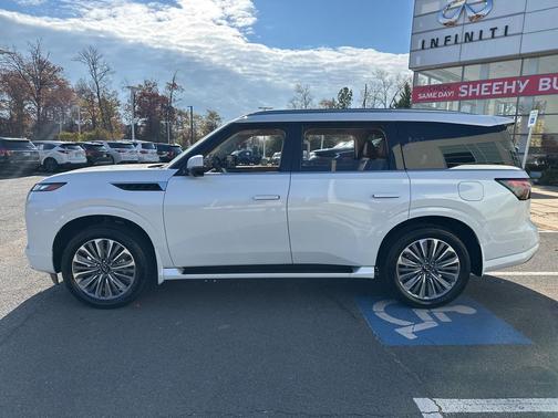 2026 INFINITI QX80 Luxe