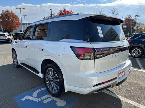 2026 INFINITI QX80 Luxe