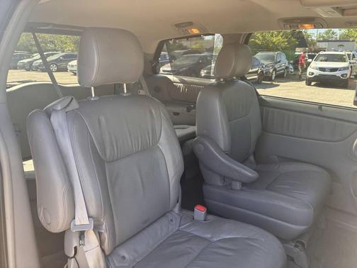 Gray 2007 Toyota Sienna XLE Limited