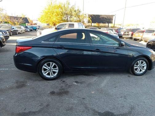 2013 Hyundai SONATA GLS