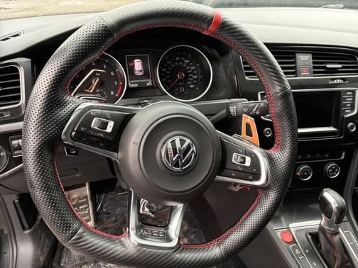2015 Volkswagen Golf GTI 2.0T SE 2-Door