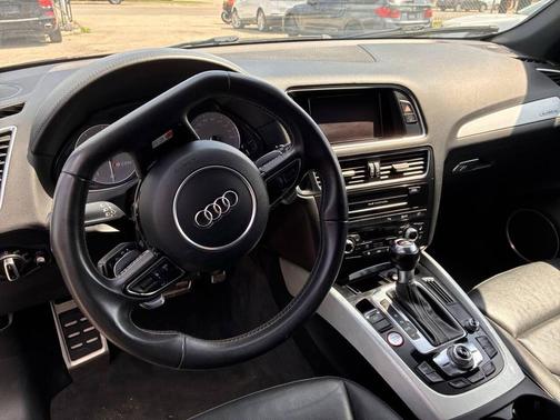 Deep Black Pearl Metallic 2012 Volkswagen Beetle 2.0T Turbo Launch Edition