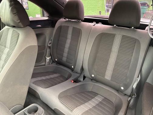 Deep Black Pearl Metallic 2012 Volkswagen Beetle 2.0T Turbo Launch Edition