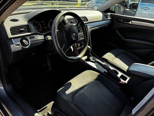2015 Volkswagen Passat 1.8T Auto S