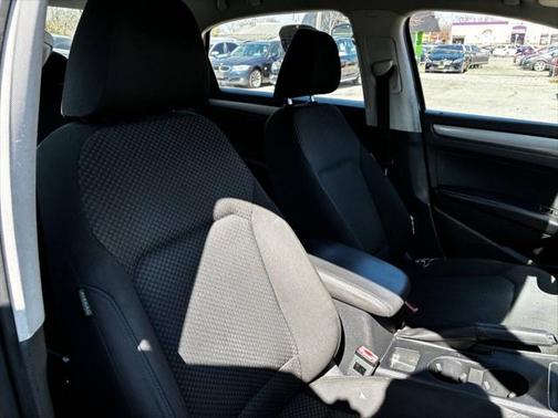2015 Volkswagen Passat 1.8T Auto S