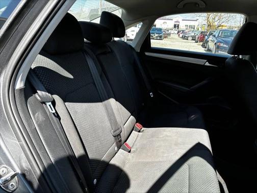 2015 Volkswagen Passat 1.8T Auto S