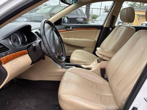 Powder White Pearl 2009 Hyundai SONATA Limited