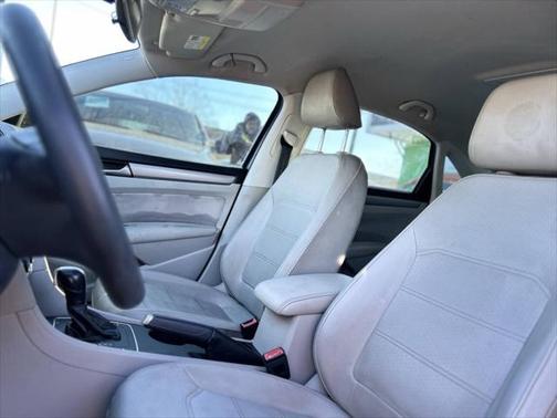 2013 Volkswagen Passat 2.5L Wolfsburg Edition
