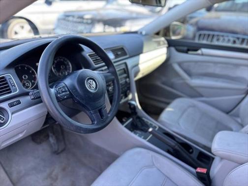 2013 Volkswagen Passat 2.5L Wolfsburg Edition