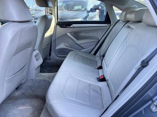 2013 Volkswagen Passat 2.5L Wolfsburg Edition