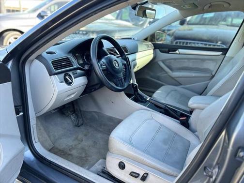 2013 Volkswagen Passat 2.5L Wolfsburg Edition