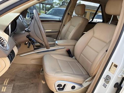 White 2011 Mercedes-Benz M-Class 4MATIC
