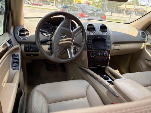 White 2011 Mercedes-Benz M-Class 4MATIC