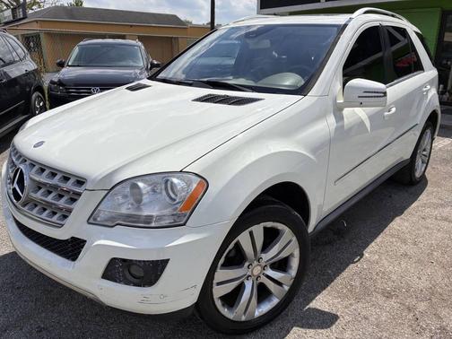 White 2011 Mercedes-Benz M-Class 4MATIC
