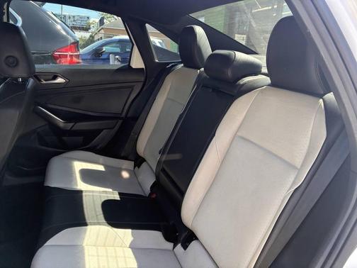 White 2019 Volkswagen Jetta 1.4T R-Line