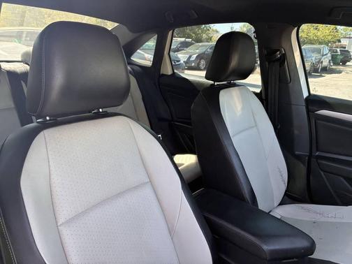 White 2019 Volkswagen Jetta 1.4T R-Line