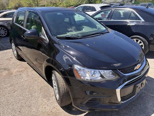 Mosaic Black Metallic 2020 Chevrolet Sonic FWD Hatchback 1FL 5-Door