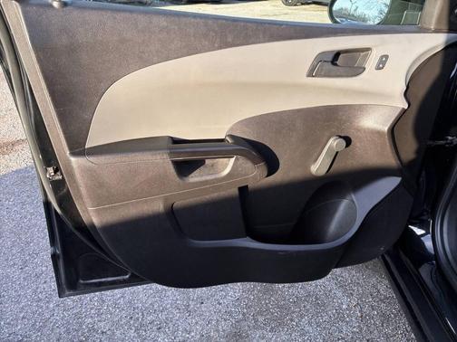 Mosaic Black Metallic 2020 Chevrolet Sonic FWD Hatchback 1FL 5-Door
