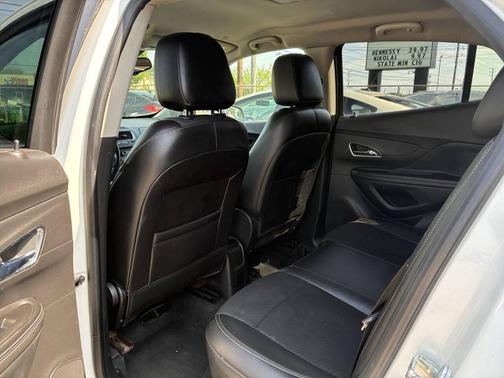 White Pearl Tricoat 2014 Buick Encore Base