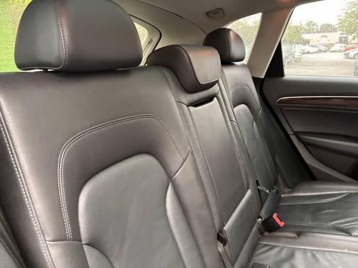 Daytona Gray Pearl Effect 2016 Audi Q5 2.0T Premium Plus