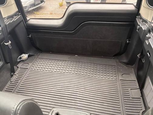 White 2016 Land Rover LR4 Base