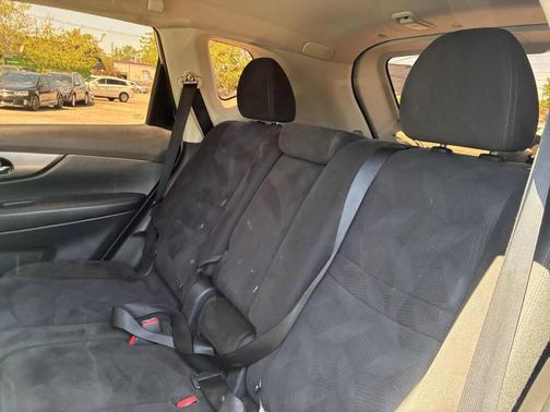 White 2015 Nissan Rogue SV