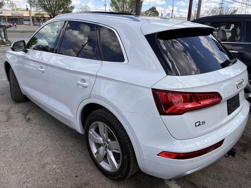 White 2019 Audi Q5 2.0T Premium Plus