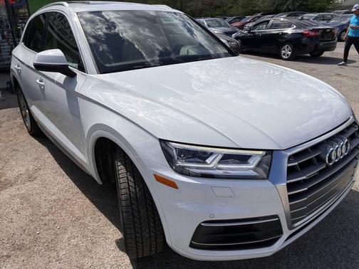 White 2019 Audi Q5 2.0T Premium Plus