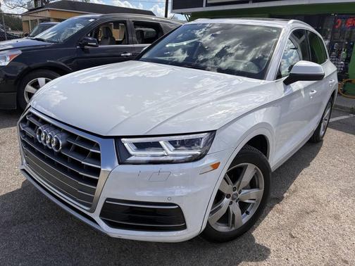 White 2019 Audi Q5 2.0T Premium Plus