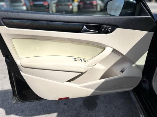 2013 Volkswagen Passat 2.0 TDI SE w/ Sunroof