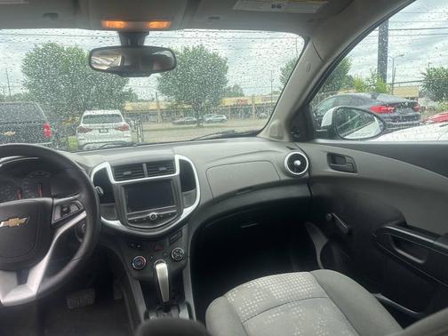 Summit White 2017 Chevrolet Sonic LT