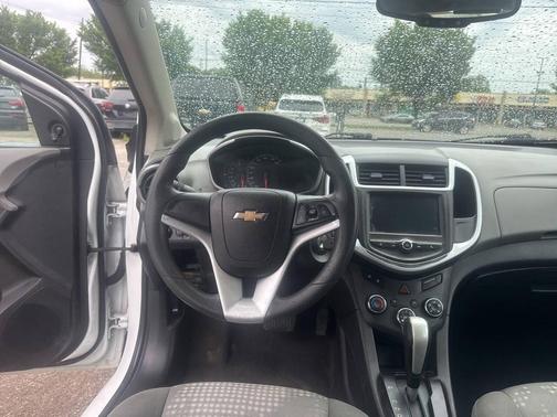 Summit White 2017 Chevrolet Sonic LT