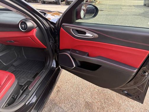 2018 Alfa Romeo Giulia Ti Sport