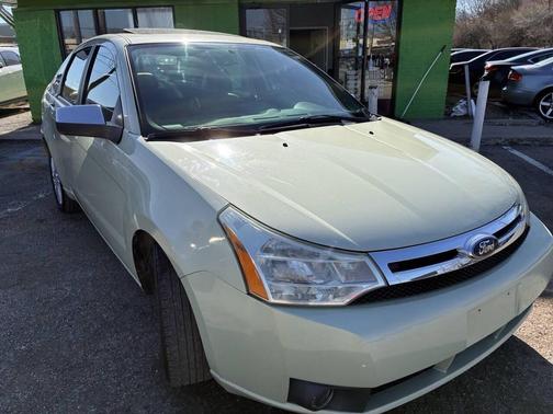 Green 2010 Ford Focus SEL