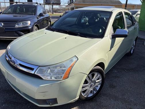 Green 2010 Ford Focus SEL