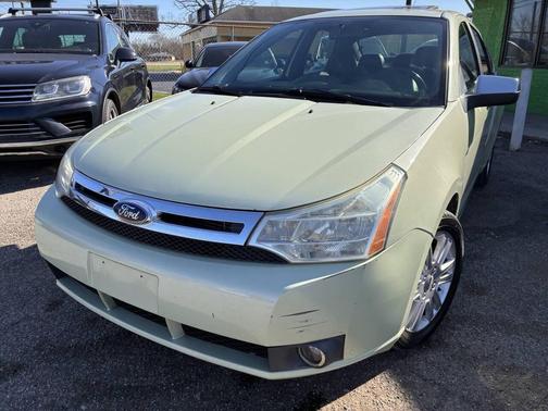 Green 2010 Ford Focus SEL