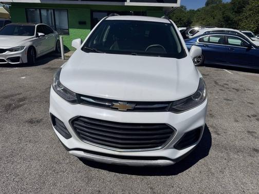Summit White 2017 Chevrolet Trax LT