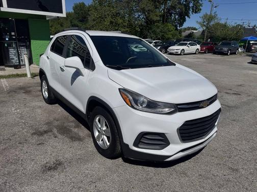 Summit White 2017 Chevrolet Trax LT