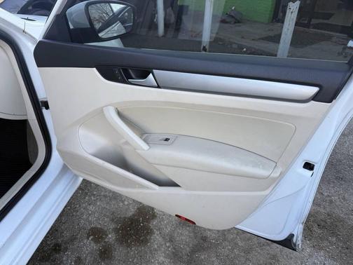 2015 Volkswagen Passat 1.8T Limited Edition