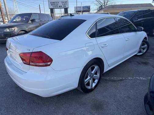 2015 Volkswagen Passat 1.8T Limited Edition