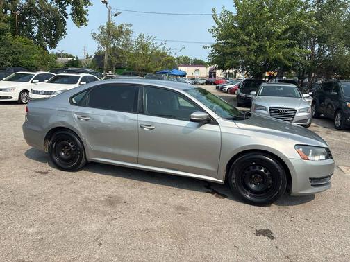 Silver 2014 Volkswagen Passat 1.8T Auto S