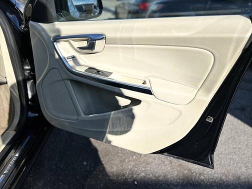 2013 Volvo S60 T5 Platinum