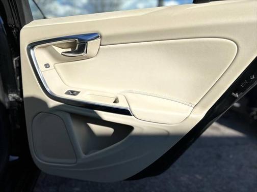 2013 Volvo S60 T5 Platinum