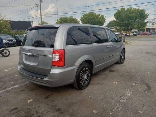 2014 Chrysler Town & Country S